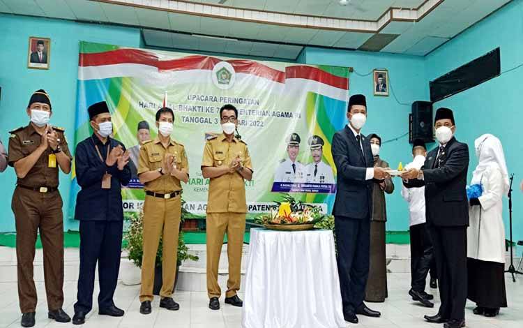 Bupati Barito Utara Pimpin Upacara Peringatan HAB Kemenag ke 76