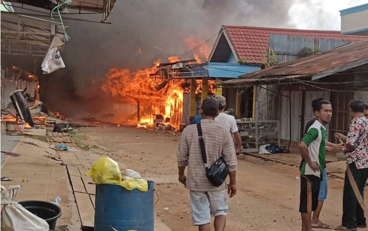 Kebakaran Pasar Desa Pundu Hanguskan 67 Kios dan Rumah