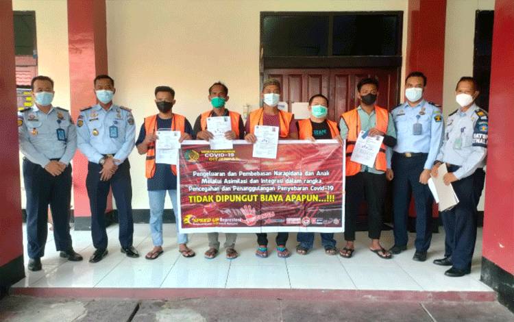 Lima Napi Lapas Sampit Peroleh Asimilasi