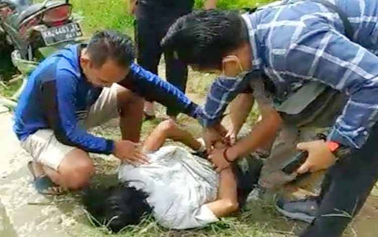 IW Dibekuk di Sawah Usai Jebol Terali Jendela dan Curi Perhiasan di Ampah Kota