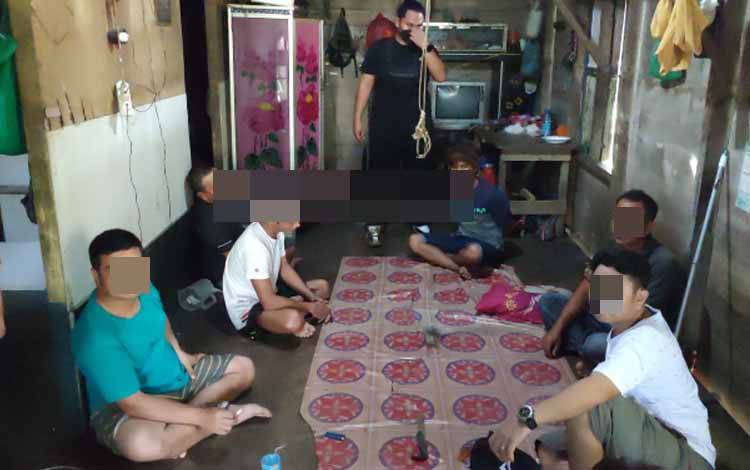 Pesta Sabu di Samba Bakumpai Digerebek, 7 Diamankan dan 1 Kabur
