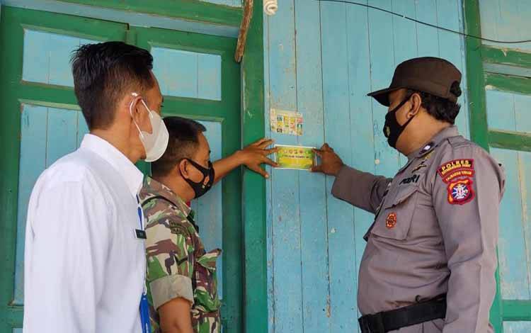 Rumah Warga Kolam Sudah Vaksin Covid-19 Ditempel Stiker
