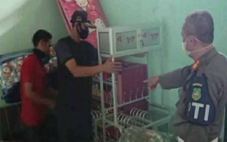 Satpol PP dan Damkar Kapuas Edukasi Pedagang agar Tak Kembali Langgar Perda