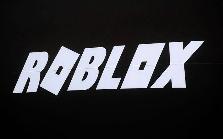 The Roblox logo is displayed on a banner, to celebrate the company's IPO, on the front facade of the New York Stock Exchange (NYSE) in New York, U.S., March 10, 2021. (REUTERS/BRENDAN MCDERMID)