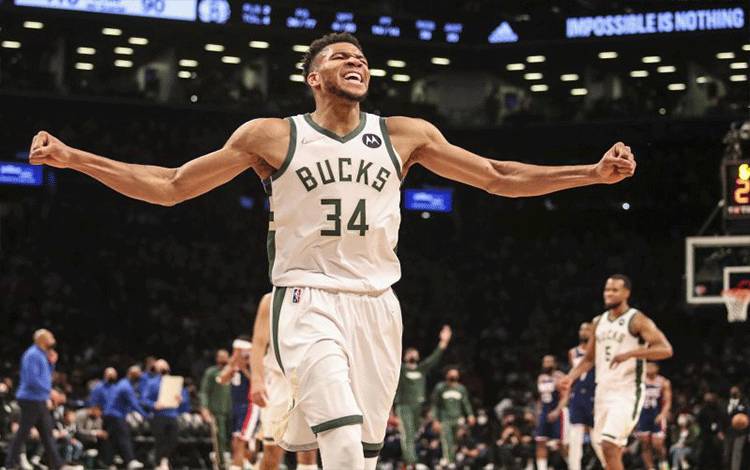 Giannis Antetokounmpo Pimpin Bucks Lewati Nets