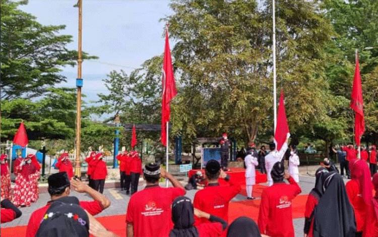 PDIP Kobar Gelar Upacara Bendera Peringati HUT ke-49