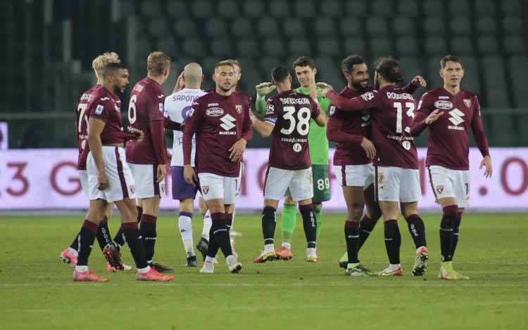 Torino Bantai Fiorentina 4-0