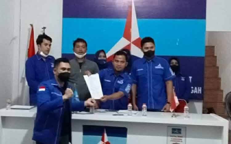 Panitia Muscab Terima Berkas Seleksi Calon Ketua DPC Partai Demokrat Kapuas
