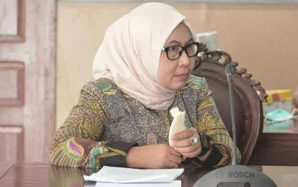 )Ketua Komisi II DPRD Kotim, Darmawati.