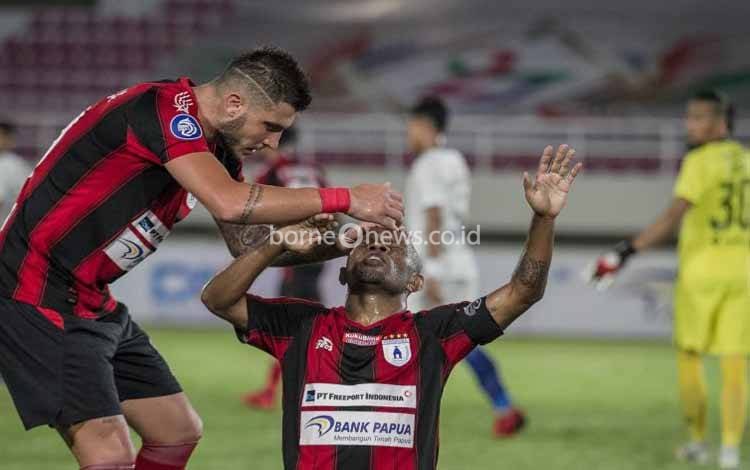 Gol Pahabol dan Bokashvili Bawa Persipura Tundukkan Persija 2-1