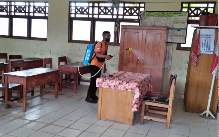 BPBD Barito Selatan Sterilisasi Sekolah Melaksanakan PTM 100 Persen