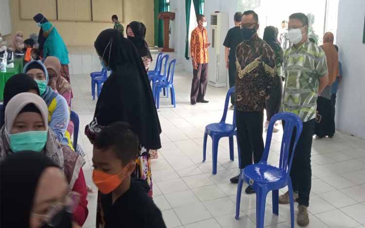 OJK Kalteng dan BPR Lingga Sejahtera Gelar Vaksinasi Massal Covid-19