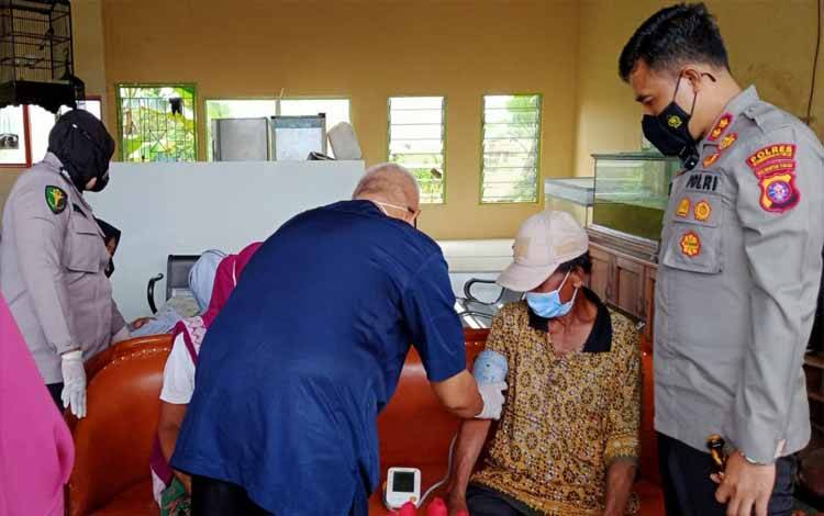 Polres Kotim Terus Kejar Vaksinasi Terhadap Lansia