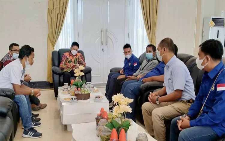 Sampaikan Aspirasi, Askab PSSI Barito Utara Temui Bupati