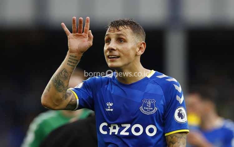 Lucas Digne bergabung dengan Villa setelah 3 setengah tahun berseragam Everton