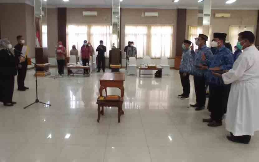 Bupati Lantik Kepala Puskesmas dan Pejabat di Lingkungan Pemkab Kobar