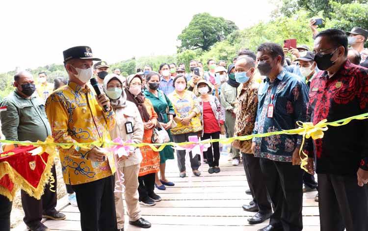 Bupati Gunung Mas Resmikan Lumbung Pangan Masyarakat