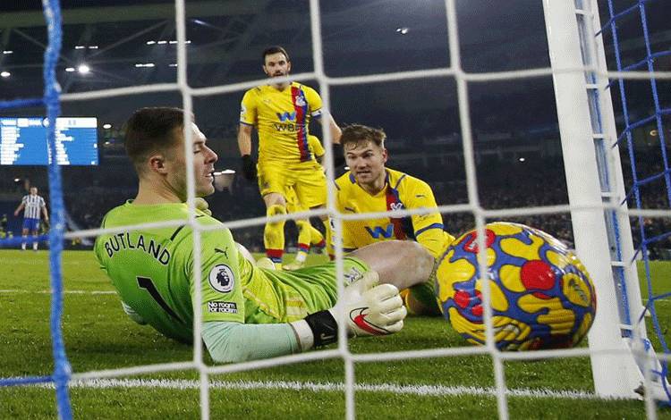 Gol Bunuh Diri Anderson Selamatkan Brighton dari Kekalahan