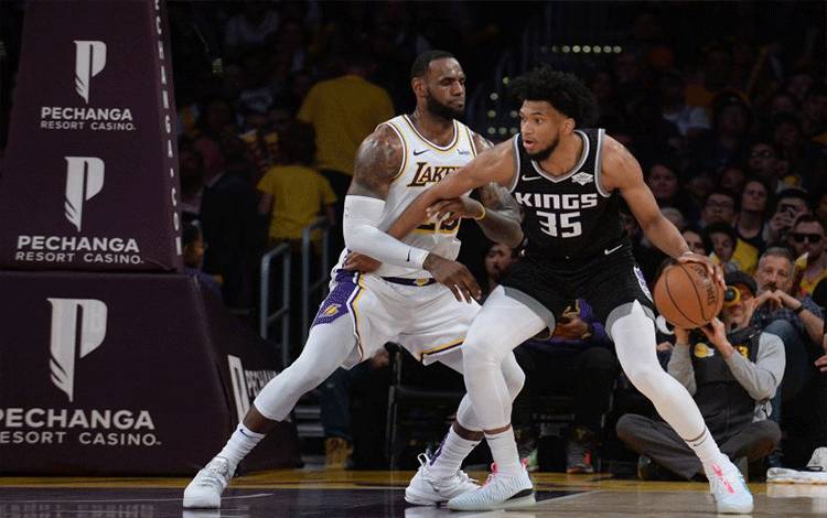 Kings Sukses Kalahkan Rockets Meski Awali Laga dengan Lamban
