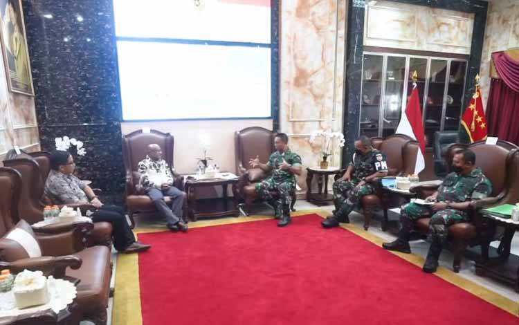 Panglima Pastikan TNI Kawal Pembangunan Papua Secara Berkelanjutan