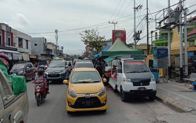 Warga Kecewa Jalan Sering Macet, PKL di Bahu Jalan Akan Ditertibkan