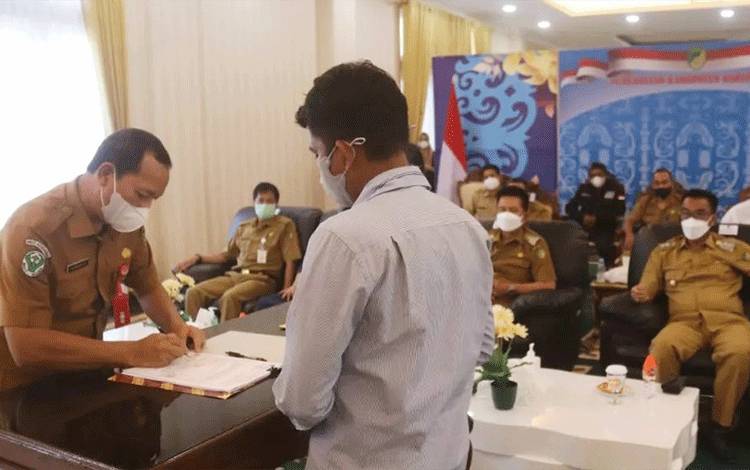 Bupati Barito Utara Saksikan Penandatanganan Kontrak Pengadaan Barjas