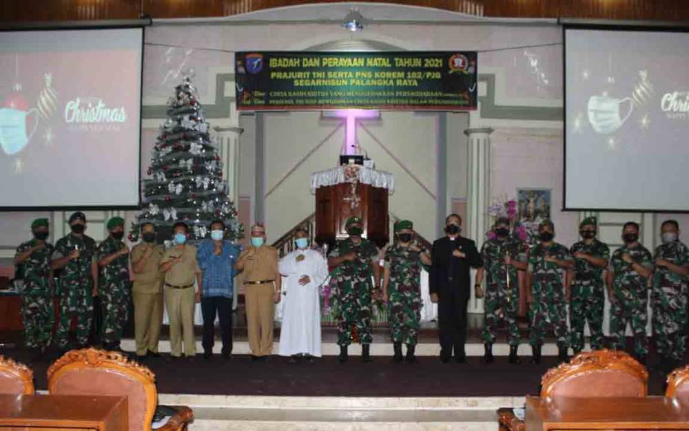 Keluarga Besar Korem 102 Panju Panjung Rayakan Natal