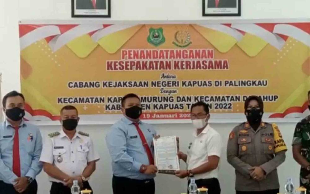 Cabjari Palingkau dan Camat Lanjutkan Kesepakatan Kerjasama Terkait Ini