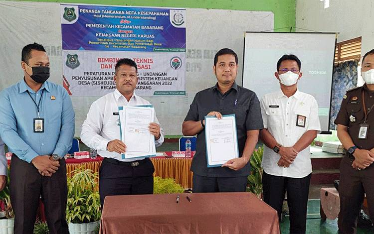 Kejari Kapuas Teken MoU dengan Kecamatan Basarang