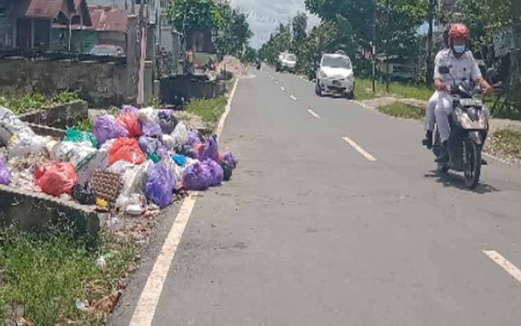 Camat Kahayan Hilir Ajak Warganya Buang Sampah pada Tempatnya