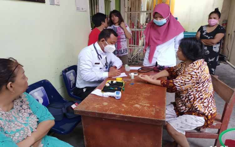 Datangi Langsung Blok, Pastikan Kesehatan WBP Lapas Sampit