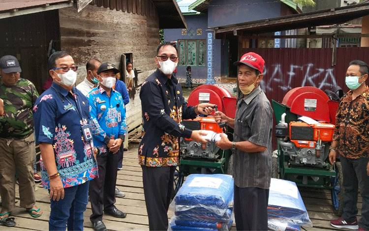 Bantuan Alat Perontok Padi di Katingan Bersumber dari APBN