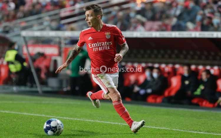 Barcelona Pertimbangkan Boyong Alex Grimaldo dari Benfica