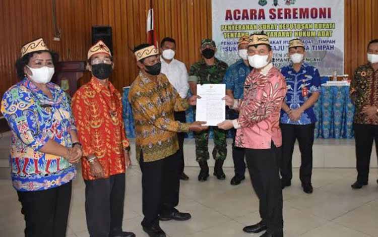 Bupati Kapuas Terbitkan SK Perlindungan Masyarakat Suku Dayak Ngaju