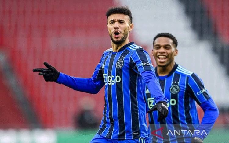 Ajax Kudeta PSV dari Puncak Seusai Menangi De Topper