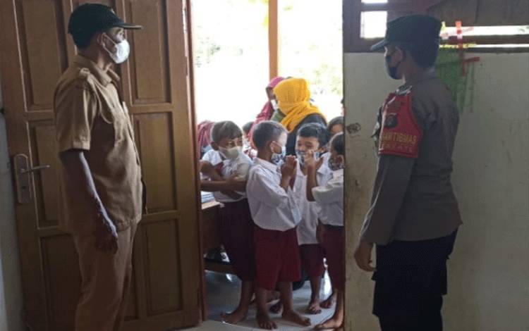 Giliran Murid SDN 2 Gadabung Jalani Vaksinasi