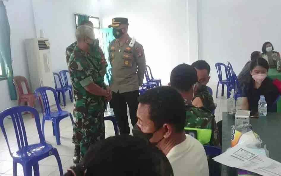 Bersama Kapolres, Kasdim Pangkalan Bun Pantau Pelaksanaan Vaksinasi Booster