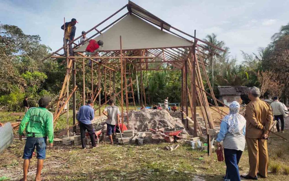Langkah Cepat Bupati Seruyan Disambut Antusias Warga, Rumah Korban Kebakaran Mulai Berdiri