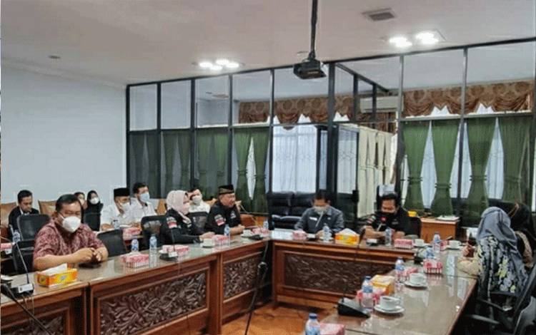 Bapemperda DPRD Kapuas Kaji Banding Raperda ke DPRD Kalsel