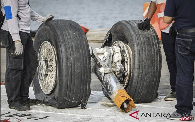 Pekerja Bandara Terlindas Roda Pesawat Hingga Tewas