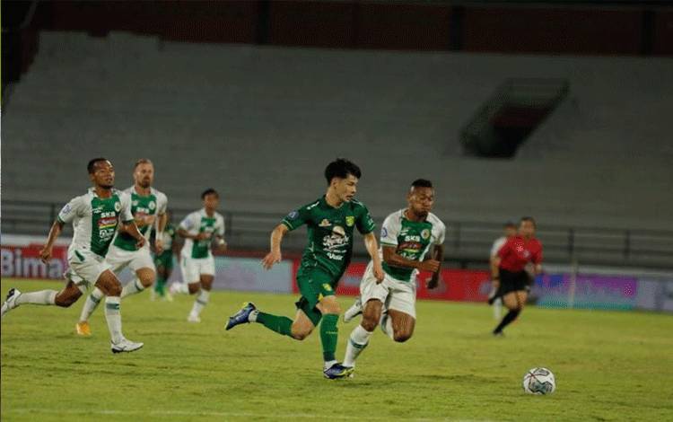 Aji Santoso Akui Lawan PSS Pertandingan Super Berat