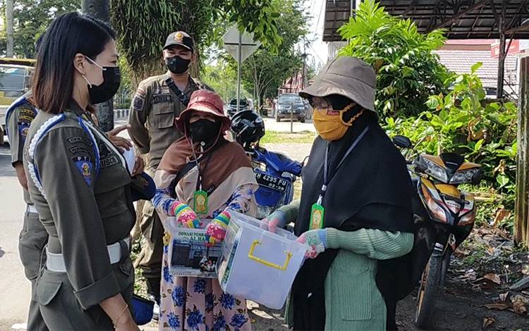 Petugas Kembali Amankan Peminta-Minta di Lampu Merah Sampit