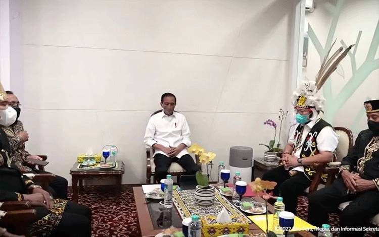 Presiden Gelar Pertemuan dengan Tokoh Adat Kalimantan Timur