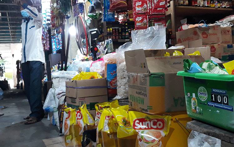 Pedagang di Pasar Kapuas Belum Jual Minyak Goreng Sesuai HET, Ini Penyebabnya