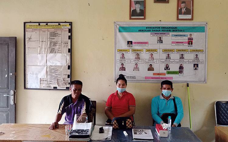 Guru SDN Buntoi 1 Terapkan Pembelajaran Luring