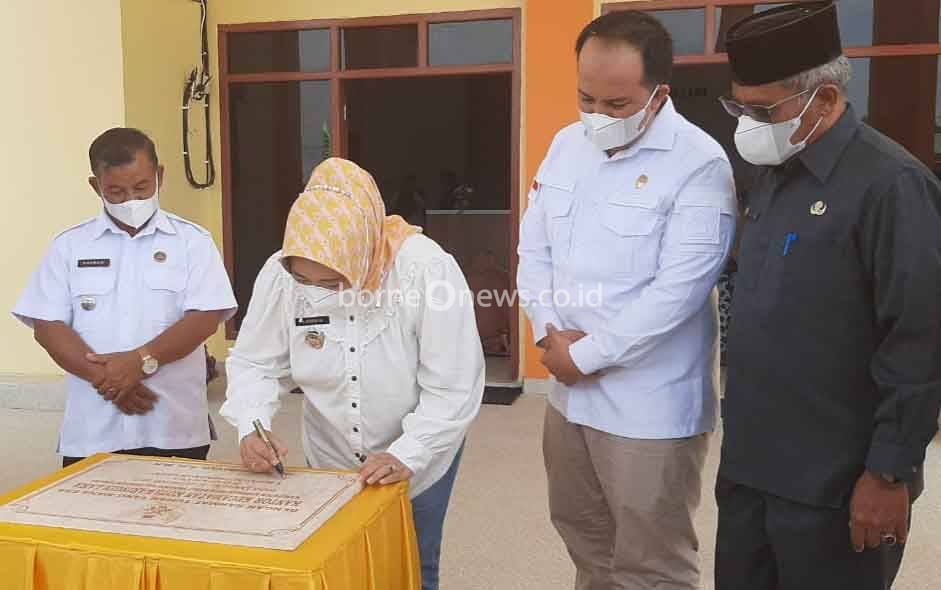 Bupati Kotawaringin Barat Resmikan Kantor Kecamatan Kotawaringin Lama