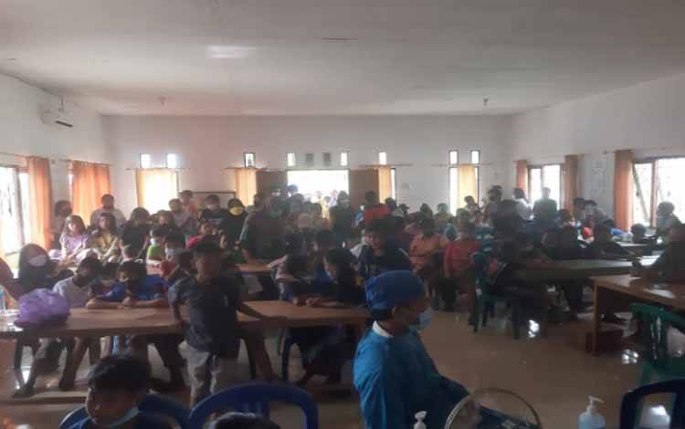 Warga Desa Buntoi Antusias Ikuti Vaksinasi Covid-19