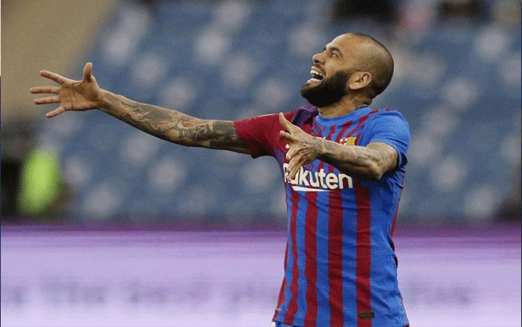 Barca Lucuti Dani Alves dari Skuad untuk Laga Lawan Napoli
