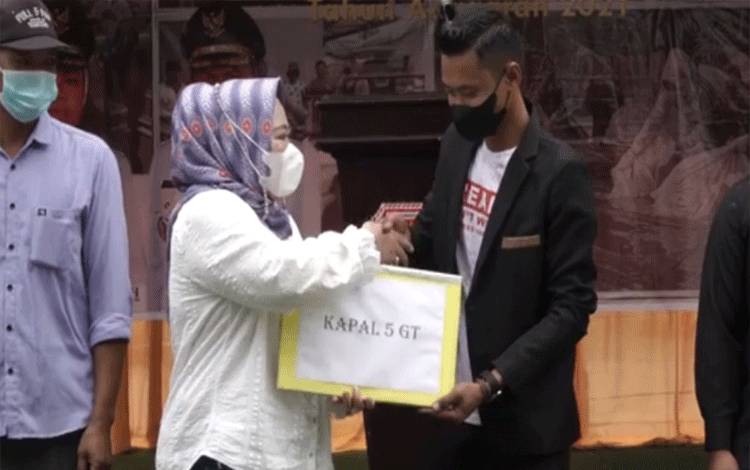 Selama 5 Tahun Menjabat, Bupati Kobar Hibahkan 25 Ribu Alat Tangkap Nelayan