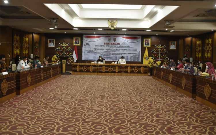 Pertemuan Pemprov Kalteng bersama DPD RI di aula Eka Hapakat